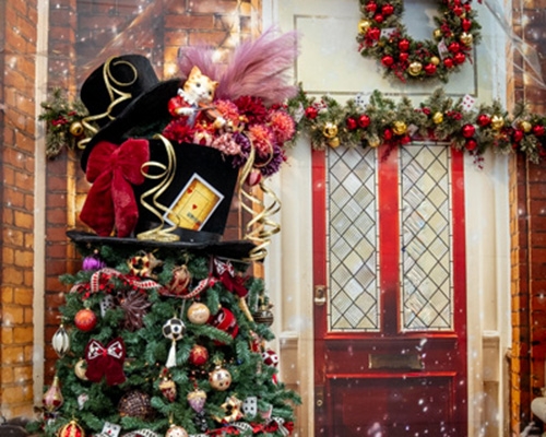 Sapin décoré avec ornements baroques typique de l'ambiance éclatante de la renaissance italienne pur ce thème Palazzo Chic